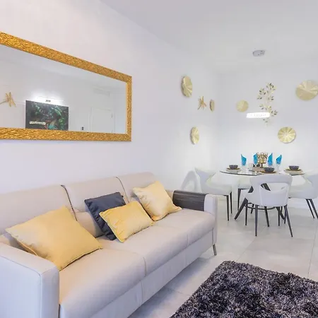 דירה Luxury Brand New 2-bedroom Apartment, 3 Min Walk To The Beach! *
