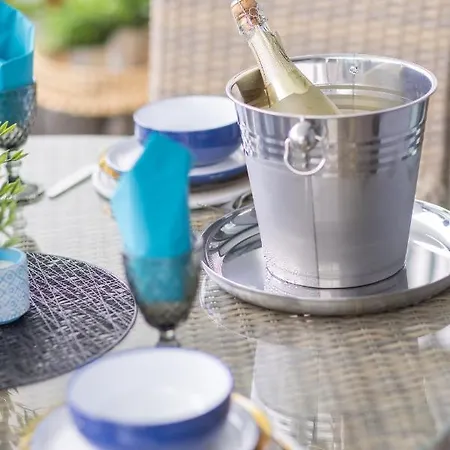 דירה Luxury Brand New 2-bedroom Apartment, 3 Min Walk To The Beach! מארבלה
