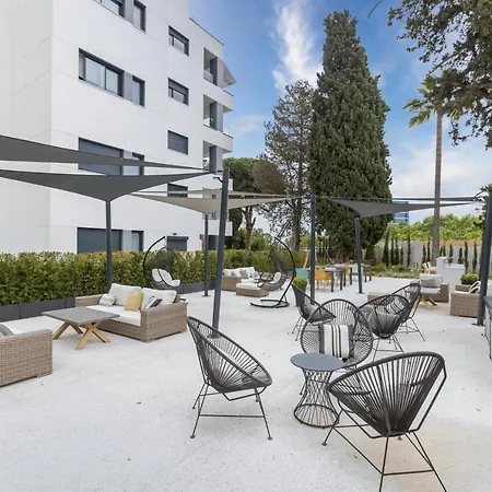 Luxury Brand New 2-bedroom Apartment, 3 Min Walk To The Beach! * マルベーリャ