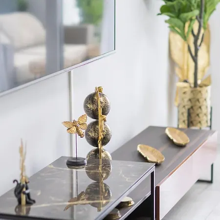 Luxury Brand New 2-bedroom Apartment, 3 Min Walk To The Beach! מארבלה