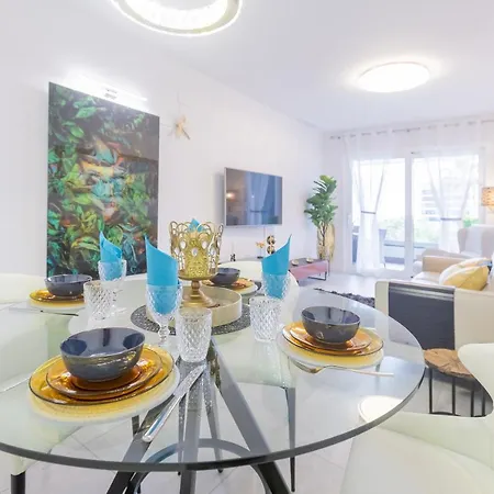 아파트 Luxury Brand New 2-bedroom Apartment, 3 Min Walk To The Beach!