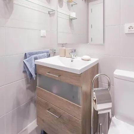 아파트 Luxury Brand New 2-bedroom Apartment, 3 Min Walk To The Beach! *