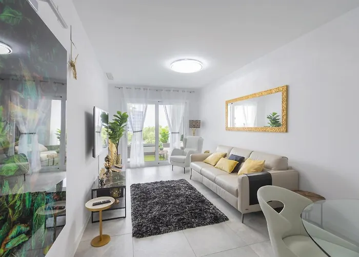 Luxury Brand New 2-bedroom Apartment, 3 Min Walk To The Beach! Lejlighed *