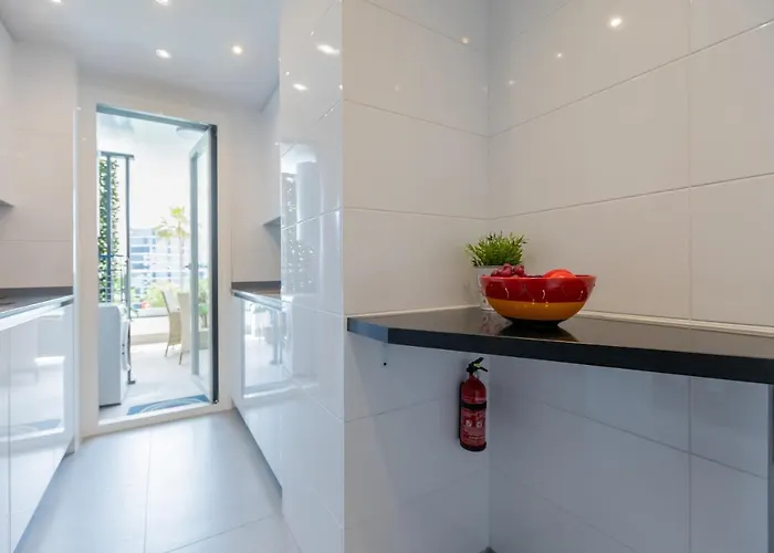 Luxury Brand New 2-bedroom Apartment, 3 Min Walk To The Beach! Apartamento *