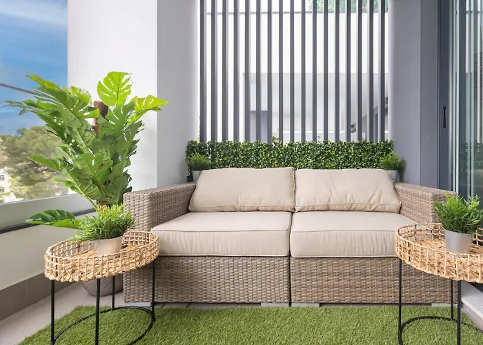 Luxury Brand New 2-bedroom Apartment, 3 Min Walk To The Beach!