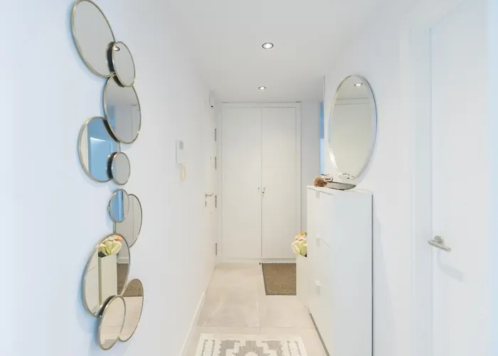Luxury Brand New 2-bedroom Apartment, 3 Min Walk To The Beach! Lejlighed
