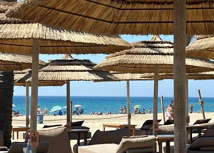 Luxury Brand New 2-bedroom Apartment, 3 Min Walk To The Beach! Lejlighed *