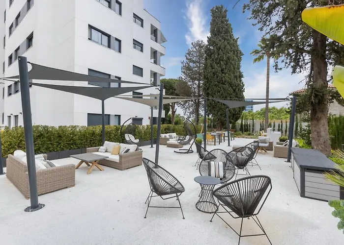 Luxury Brand New 2-bedroom Apartment, 3 Min Walk To The Beach! * ماربيا