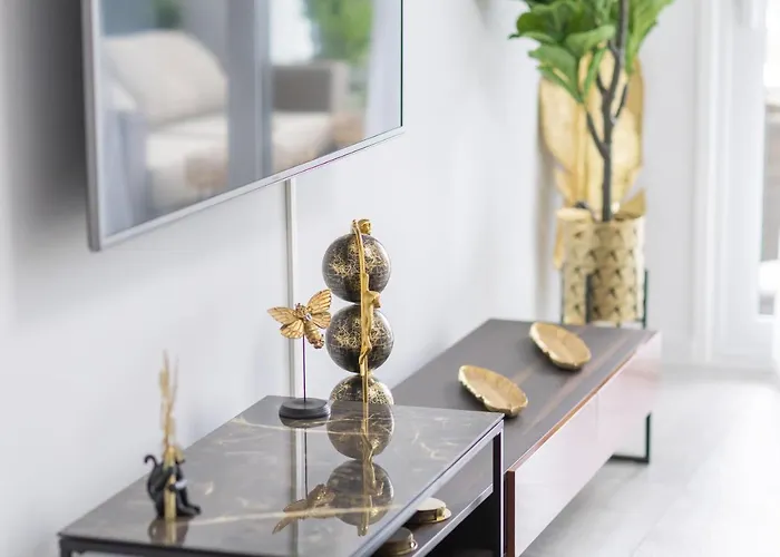 Luxury Brand New 2-bedroom Apartment, 3 Min Walk To The Beach! ماربيا