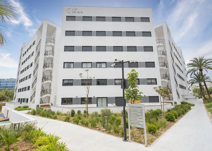 Luxury Brand New 2-bedroom Apartment, 3 Min Walk To The Beach! * ماربيا