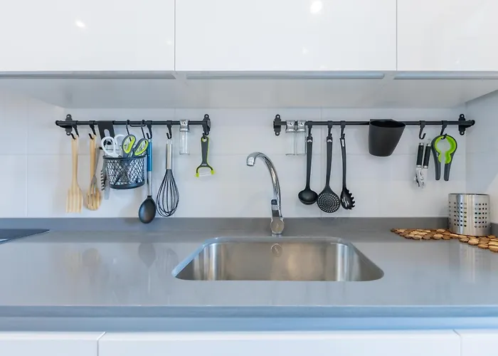 Apartmán Luxury Brand New 2-bedroom Apartment, 3 Min Walk To The Beach!