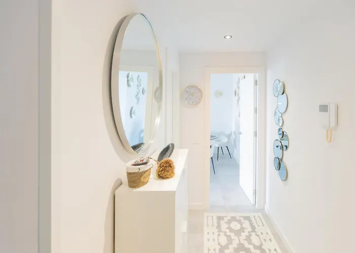 Luxury Brand New 2-bedroom Apartment, 3 Min Walk To The Beach!