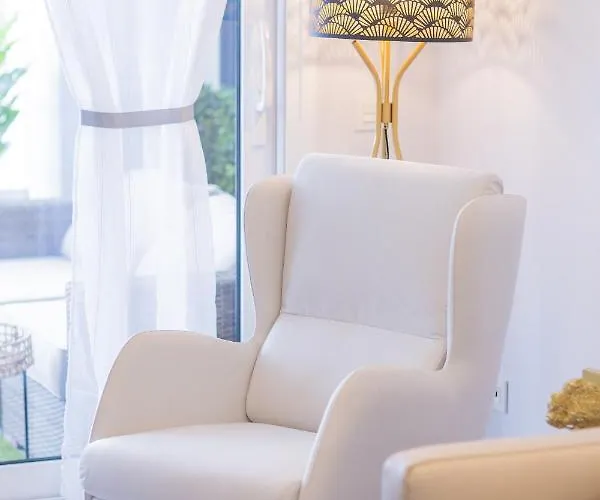 Luxury Brand New 2-bedroom Apartment, 3 Min Walk To The Beach! Apartmán Marbella